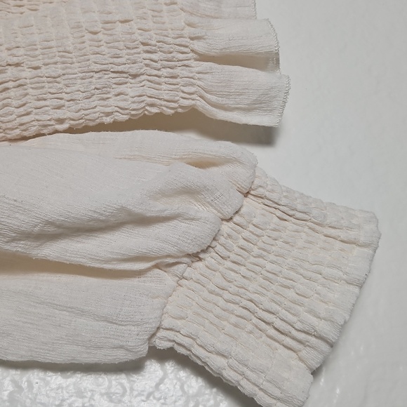 Chic Women's Cream Blouse with Smocked Bodice - Picture 2 of 5